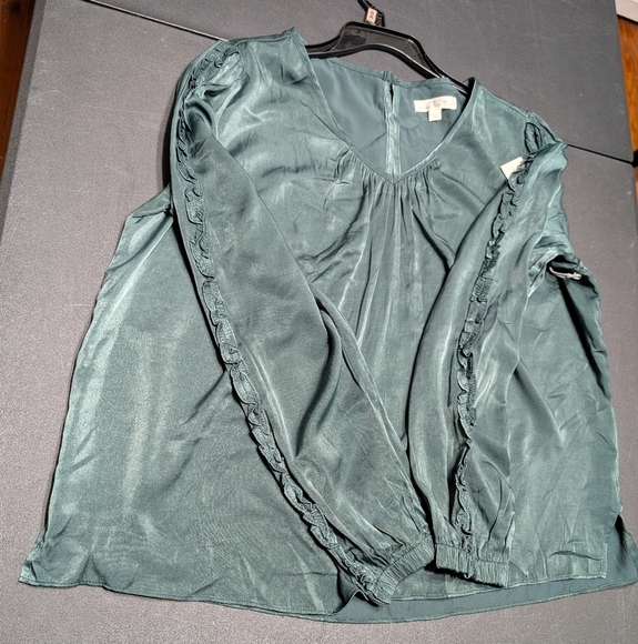 Nine Britton Green Silky Ruffle Trim Long Sleeve V-neck Blouse Size Large NWT - Picture 3 of 8